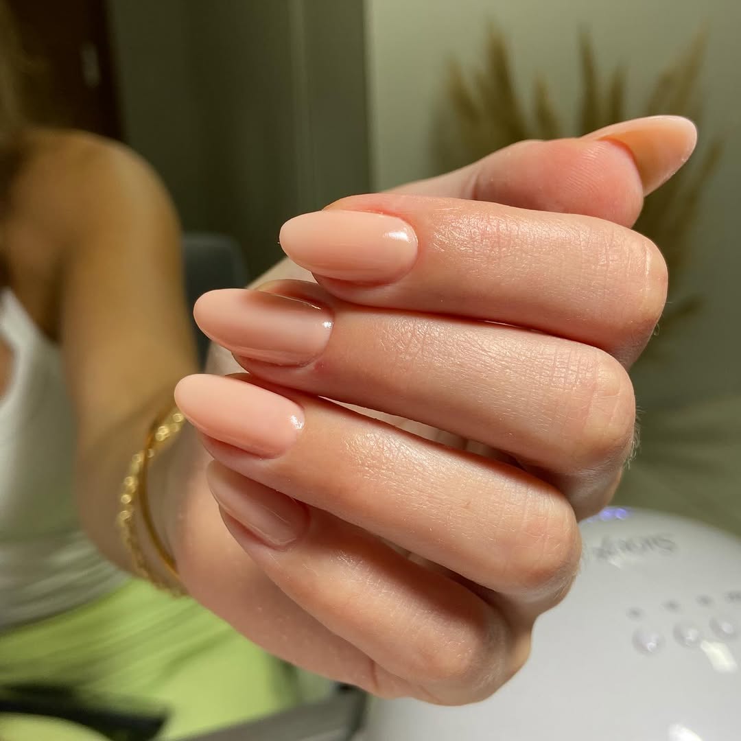 Alongamento em tom nude rosado