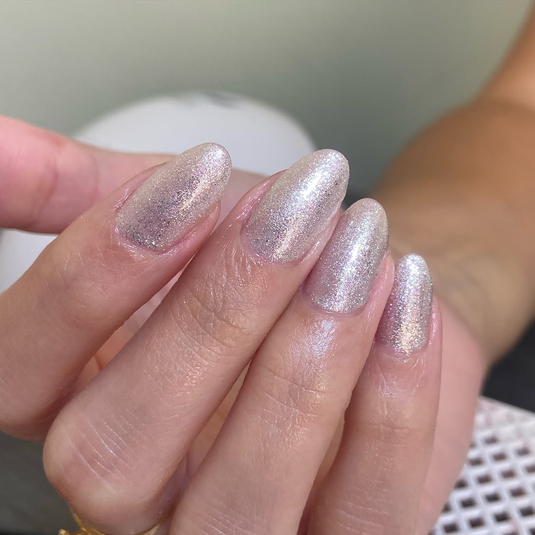 Unhas com brilho para carnaval